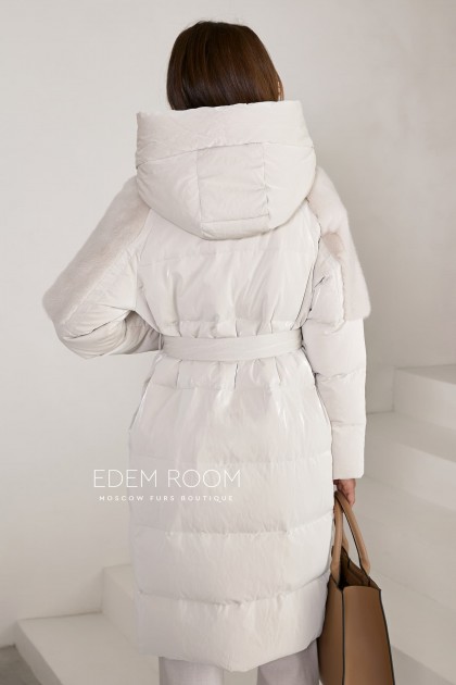 светлое пуховое пальто