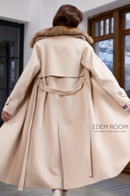 элитное пальто с мехом куницы