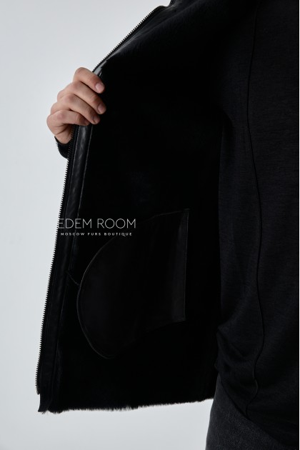 чёрная дублёнка с капюшоном чёрная дублёнка с капюшоном