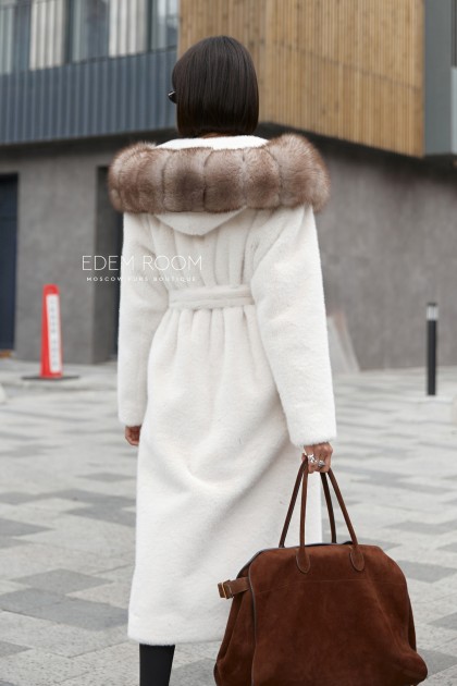 шуба из искусственного меха  с натуральным песцом