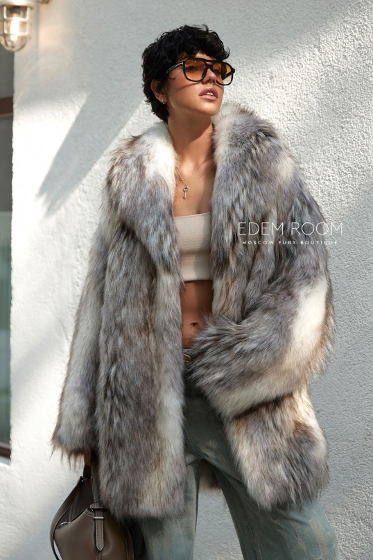 модная шуба из экомеха под енота