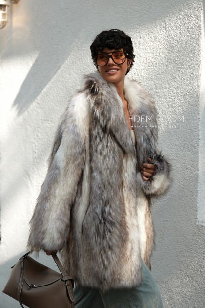 модная шуба из экомеха под енота