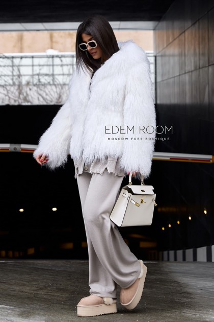 белая шуба из ламы с капюшоном