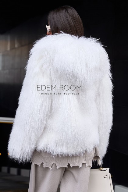 белая шуба из ламы с капюшоном