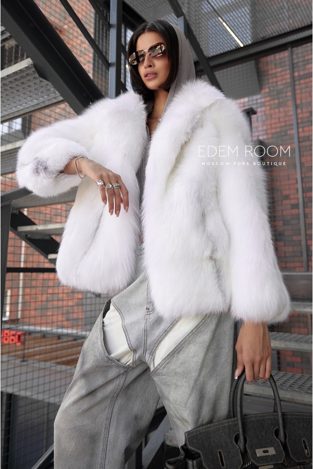 короткая шуба из белой лисы
