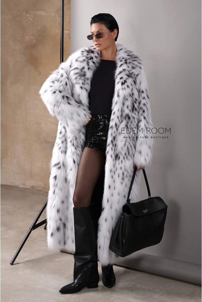 Длинная шуба из белой лисы