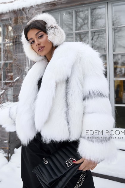 короткая шуба из белой лисы