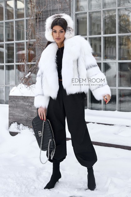 короткая шуба из белой лисы