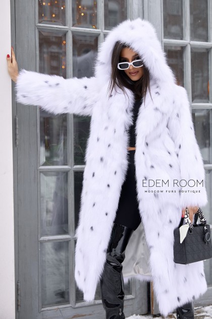 удлиненная шуба из белой лисы