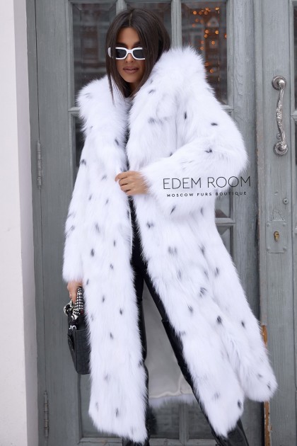 удлиненная шуба из белой лисы