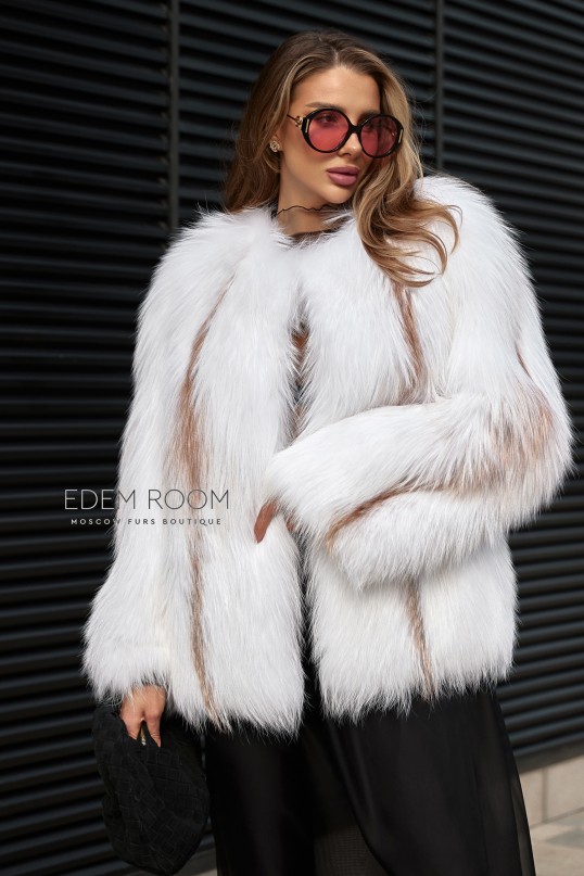 модная шуба из светлой лисы