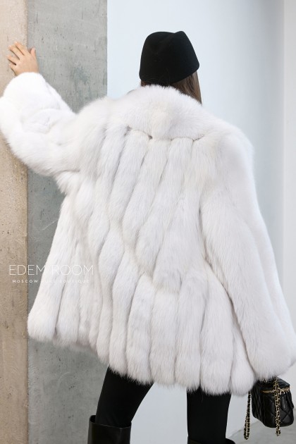 белый полушубок из меха песца