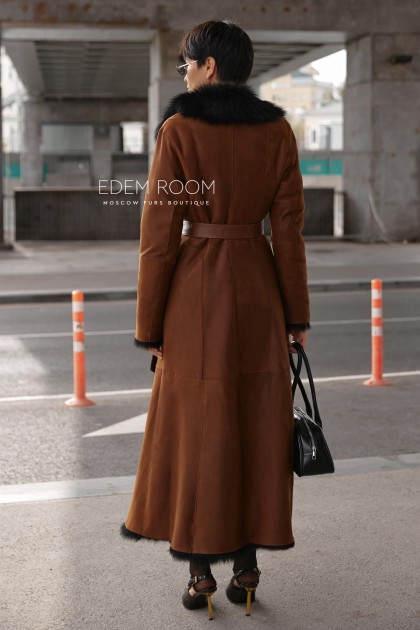 женская приталенная дублёнка