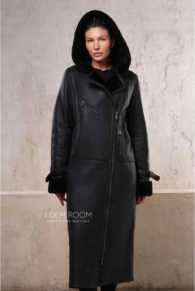 Женская дубленка с капюшоном