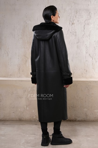 Женская дубленка с капюшоном