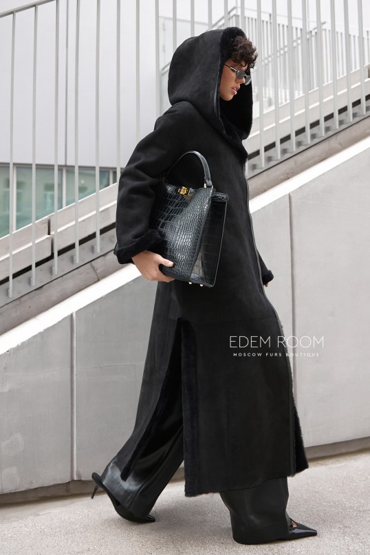 удлиненная дублёнка с капюшоном