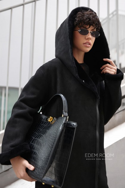 удлиненная дублёнка с капюшоном