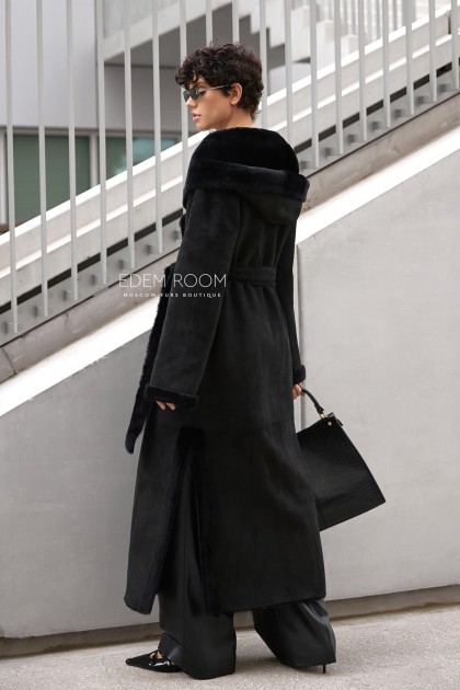 удлиненная дублёнка с капюшоном