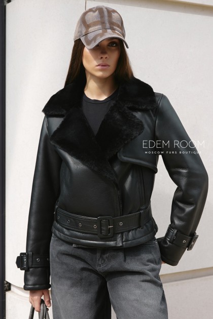 чёрная короткая дублёнка