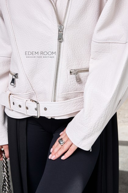 белая кожаная куртка