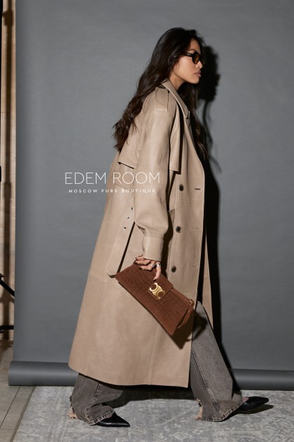 кожаный тренч с расширенными плечами