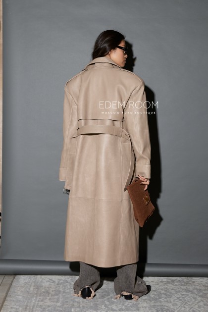 кожаный тренч с расширенными плечами