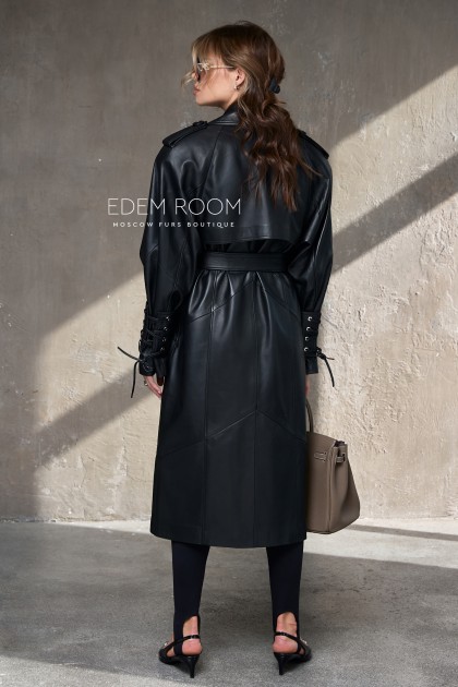 чёрный кожаный плащ