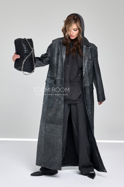 стильный кожаный плащ на пуговицах