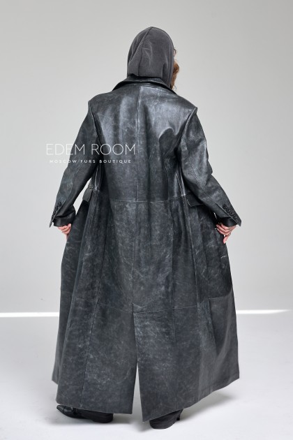 стильный кожаный плащ на пуговицах