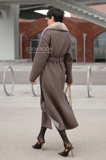 женское пальто с меховым воротником женское пальто с меховым воротником