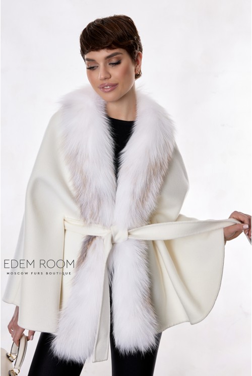 белое пончо - пальто с мехом лисы