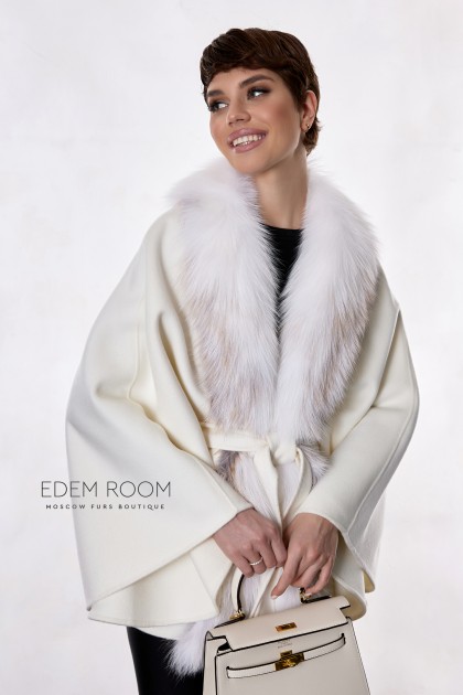 белое пончо - пальто с мехом лисы
