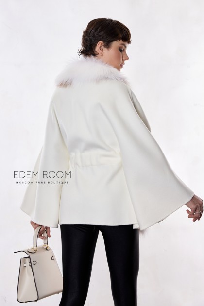 белое пончо - пальто с мехом лисы