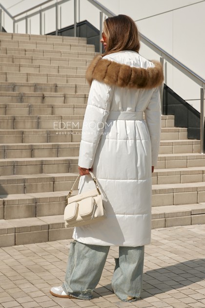белое пальто с мехом куницы белое пальто с мехом куницы