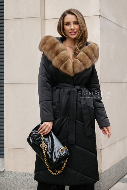 чёрное пальто с меховым капюшоном чёрное пальто с меховым капюшоном