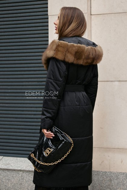 чёрное пальто с меховым капюшоном чёрное пальто с меховым капюшоном