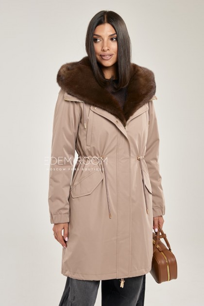 парка с меховым капюшоном