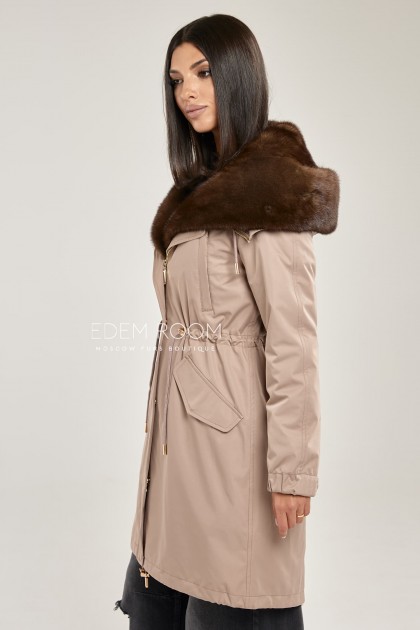 парка с меховым капюшоном