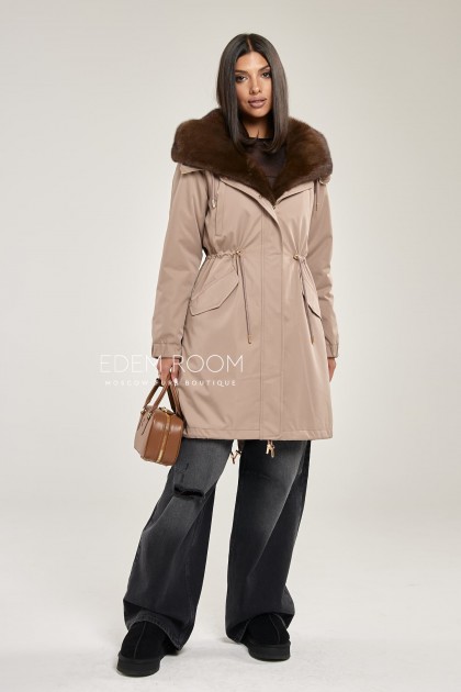 парка с меховым капюшоном