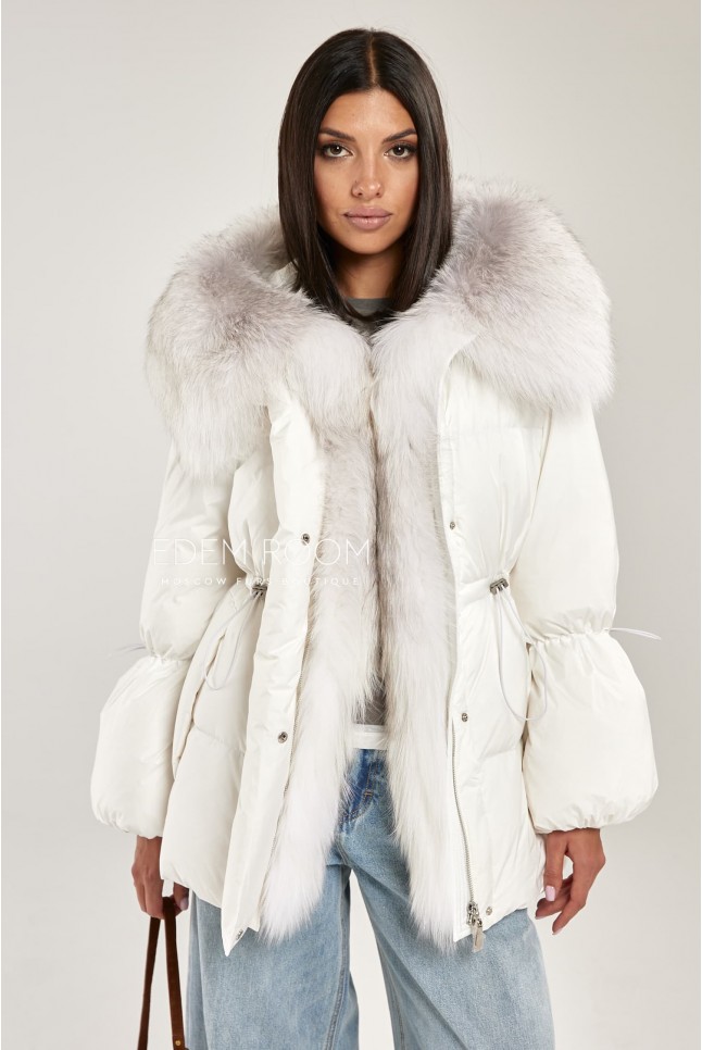 белая куртка - пуховик