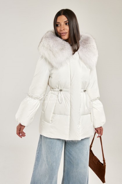 белая куртка - пуховик