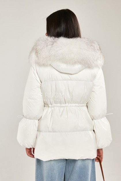 белая куртка - пуховик