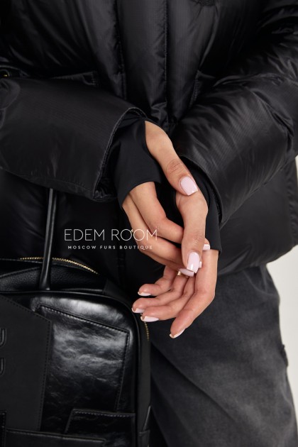 короткий пуховик с капюшоном