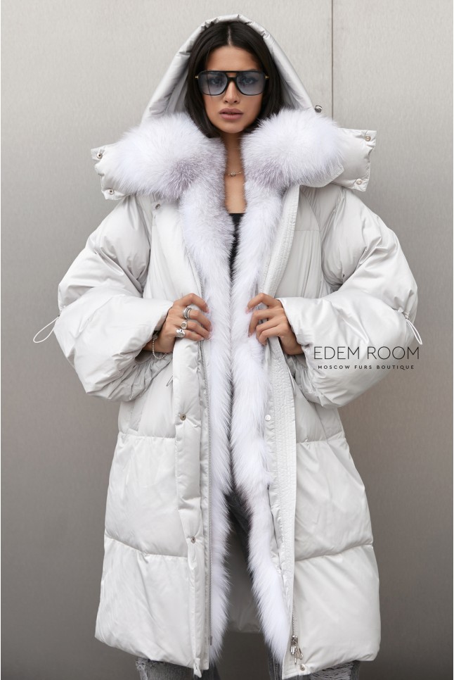 светлое пуховое пальто