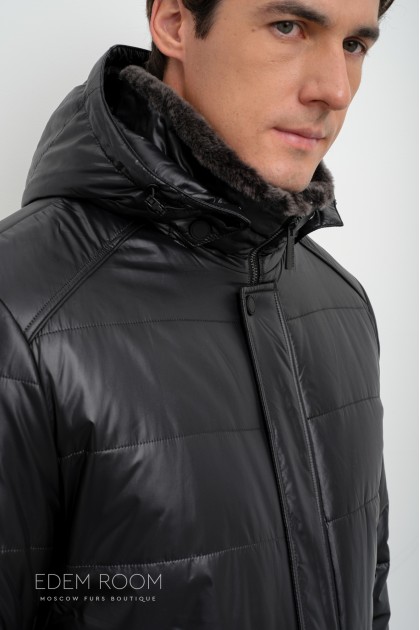 демисезонная тканевая куртка с капюшоном