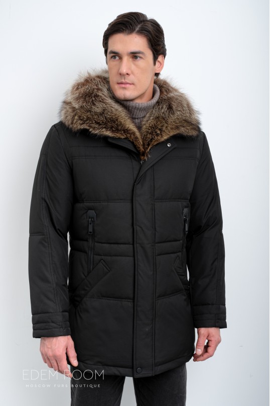 Зимняя куртка с меховым капюшоном