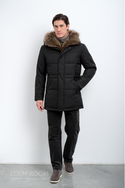 Зимняя куртка с меховым капюшоном