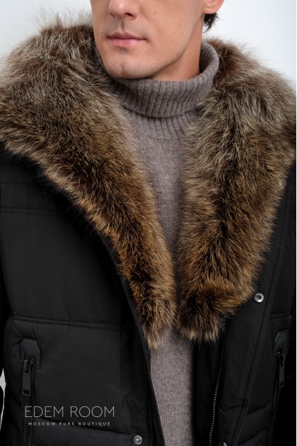 Зимняя куртка с меховым капюшоном