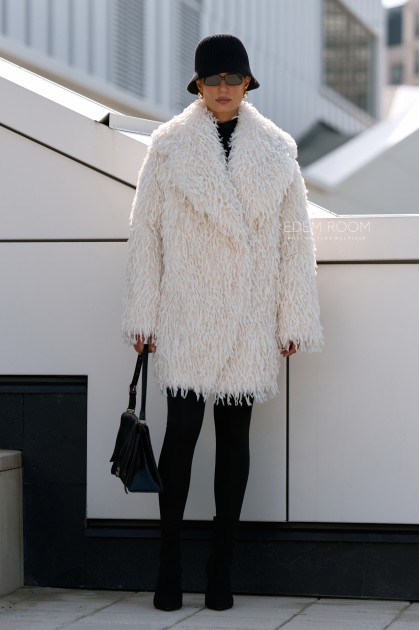 стильная шуба из  эко страуса