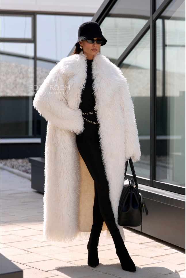 двухсторонняя белая шуба из  эко - ламы